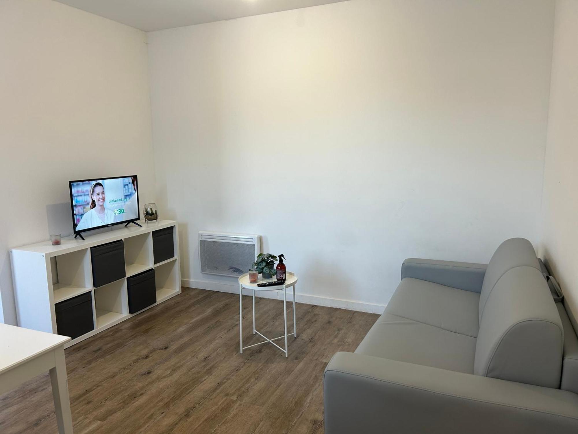 Superbe Studio Meuble Avec Parking Мобюж Екстериор снимка